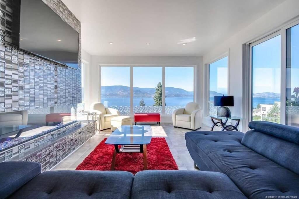 The Infinity Villa L Okanagan Valleys Newest & Hottest Summer Villa Kelowna Exterior photo