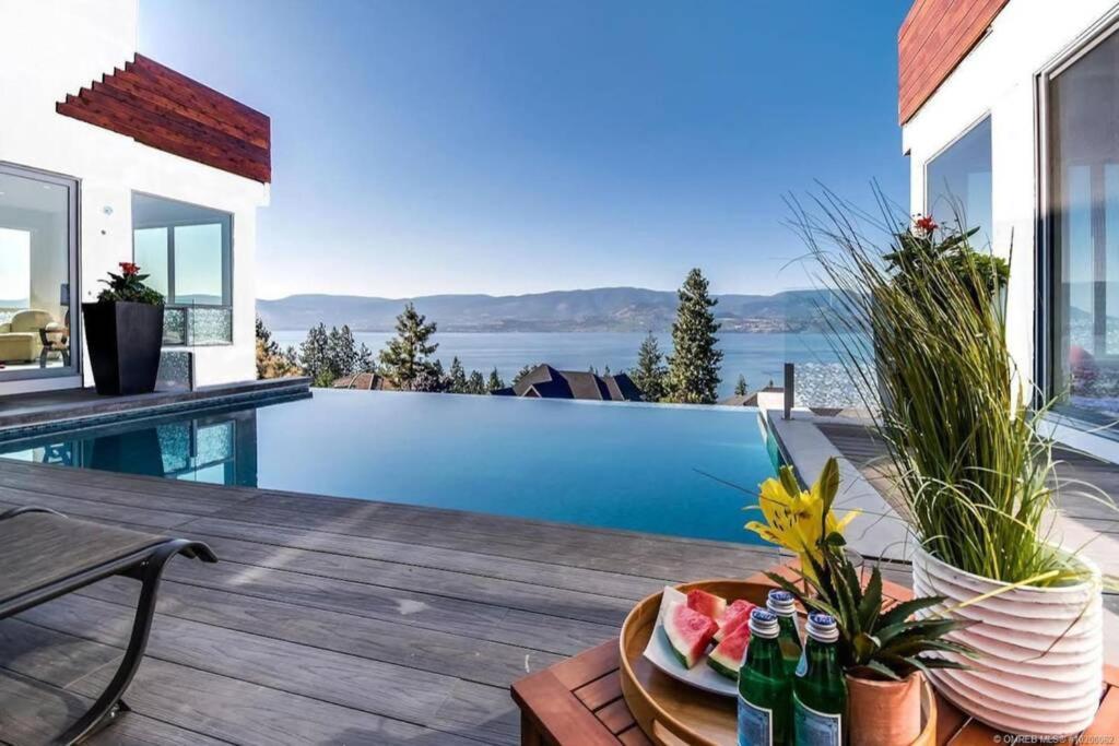 The Infinity Villa L Okanagan Valleys Newest & Hottest Summer Villa Kelowna Exterior photo